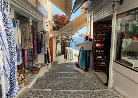 boutiques in Santorini italy